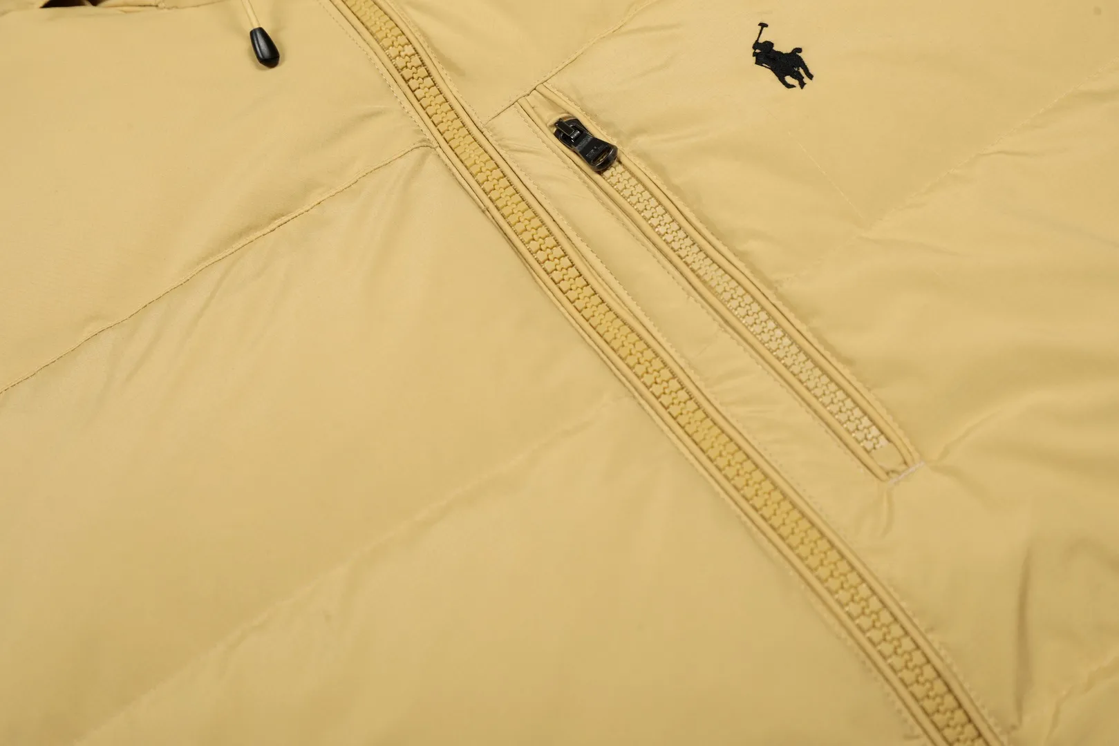 P720 Top quality" Style number: 9003# [Ralph Lauren winter basic classic embroidered men's and women's couple's same style hooded down jacket] ✅Ralph Lauren American retro chest zipper high version top-fill winter down jacket ✅100% high-quality white duck down, high version top-fill capacity ✅Double-layer inner velvet to strictly prevent velvet running ✅Built-in adjustable drawstring, windproof and coldproof, considerate and in place ✅Original version The maximum size can be worn up to 200 pounds. Loose and comfortable, no pressure. ✅Same style for male and female couples. Recommended OOTD outfits in winter~ Size: S-XL Color: Black, milky white, khaki, navy blue, military green